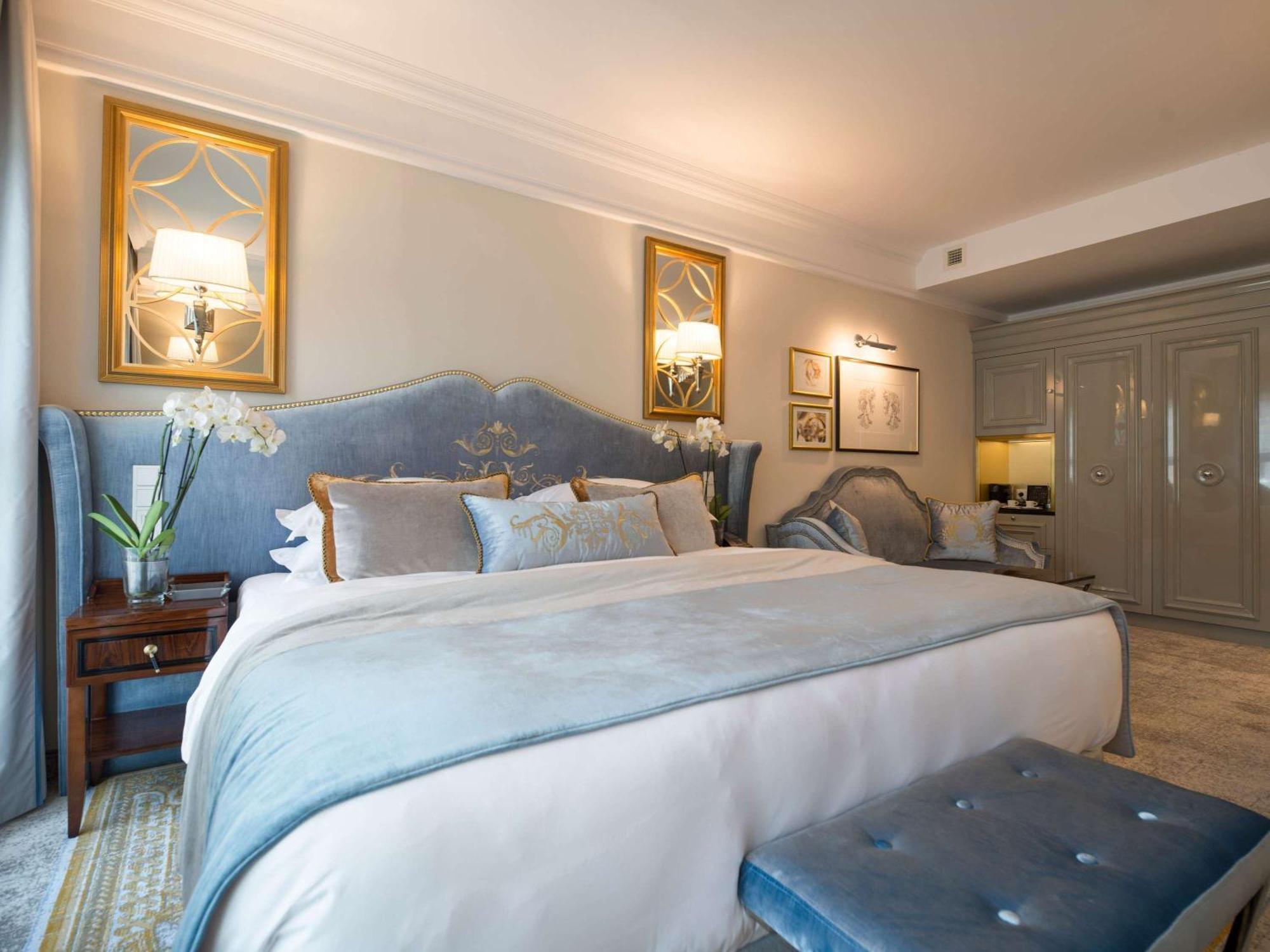 فندق باتشليدا لاكشري كراكو إم جاليري باي سوفيتيل كراكوفيا المظهر الخارجي الصورة A bedroom at the hotel